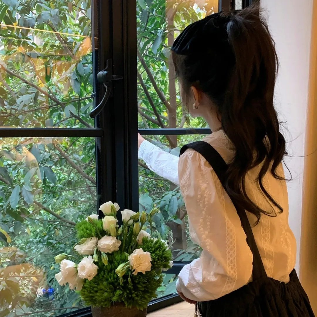 模仿女孩